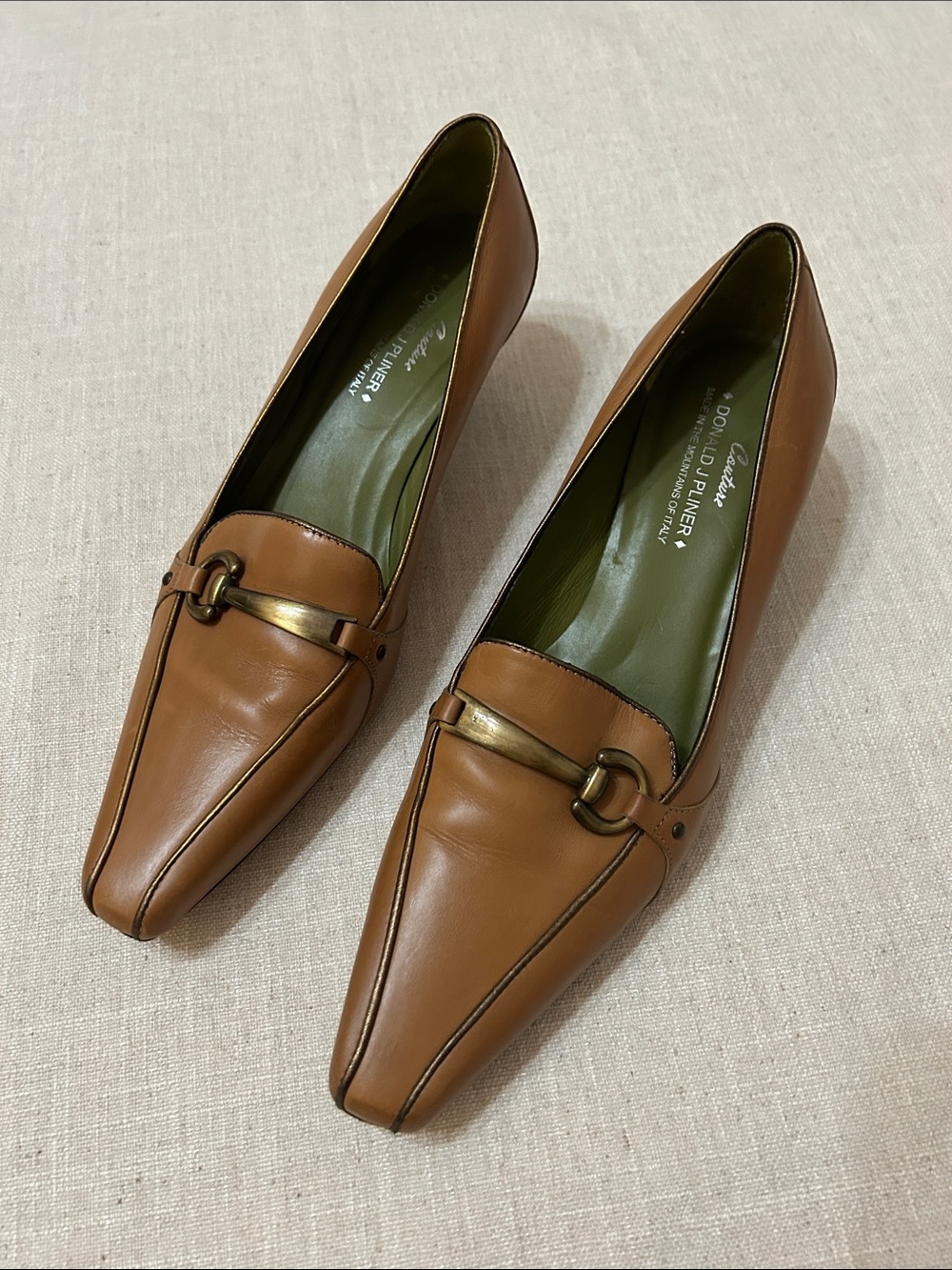 Donald J. Pliner Couture Pointed Kitten Heels Size 8 Tan Buckle Detail Modern